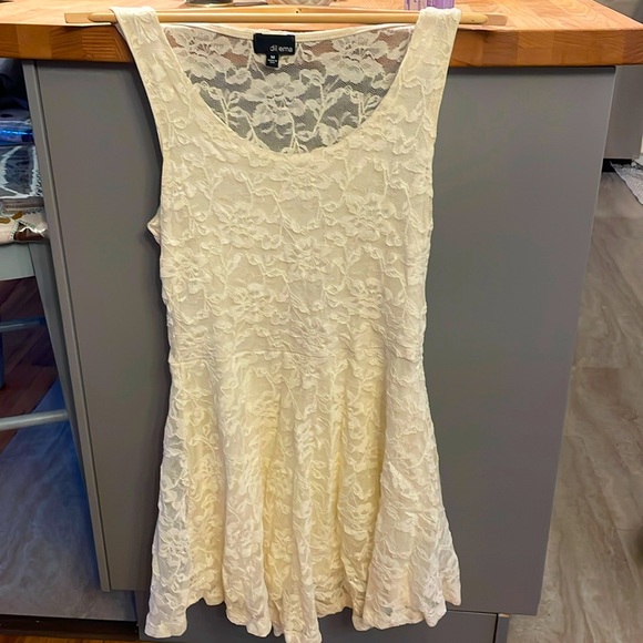 Lace mini dress dilema aritzia - Picture 2 of 4